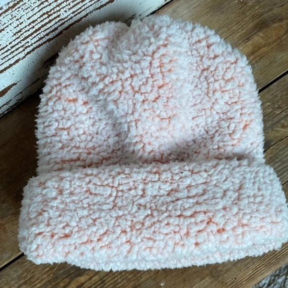 U.O. Teddy Fleece Beanie - Picture 4 of 4